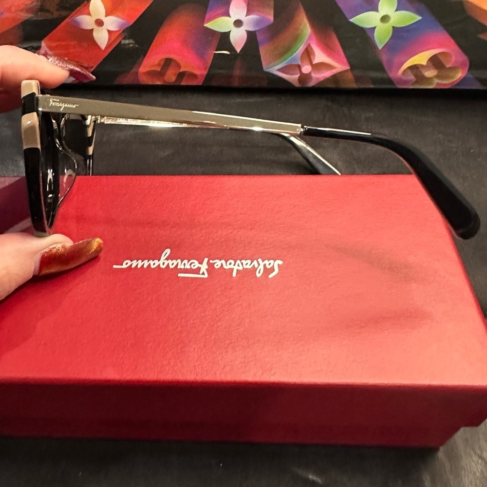 Salvatore Ferragamo SF882SA Cat-eye Sunglasses Black Grey 54mm Box Case NWOT - Picture 9 of 9